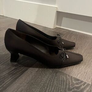 Vaneli brown pumps